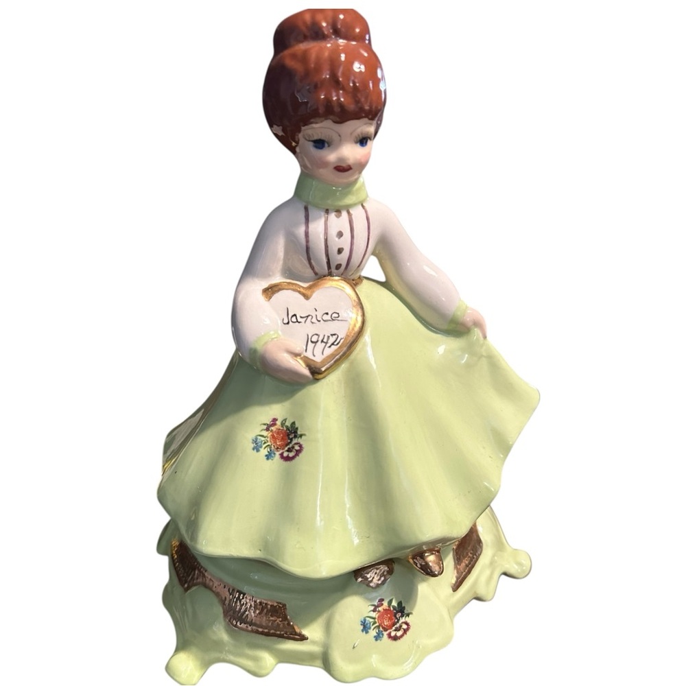 Vintage Musical Porcelain Figurine Girl Heart Janice 1942 Music Box. 8-9” tall